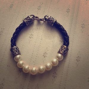 90’s vintage pearl and leather bracelet